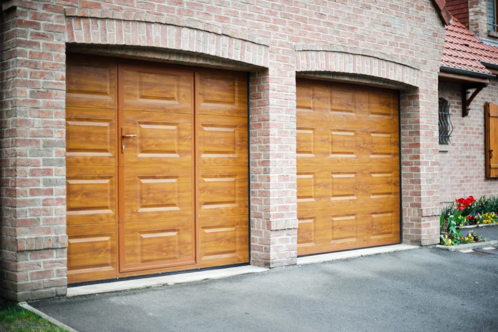 Portes de garage par SDA site maison thorel